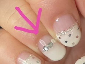 ネイルに髪の毛が引っかかる原因と対策